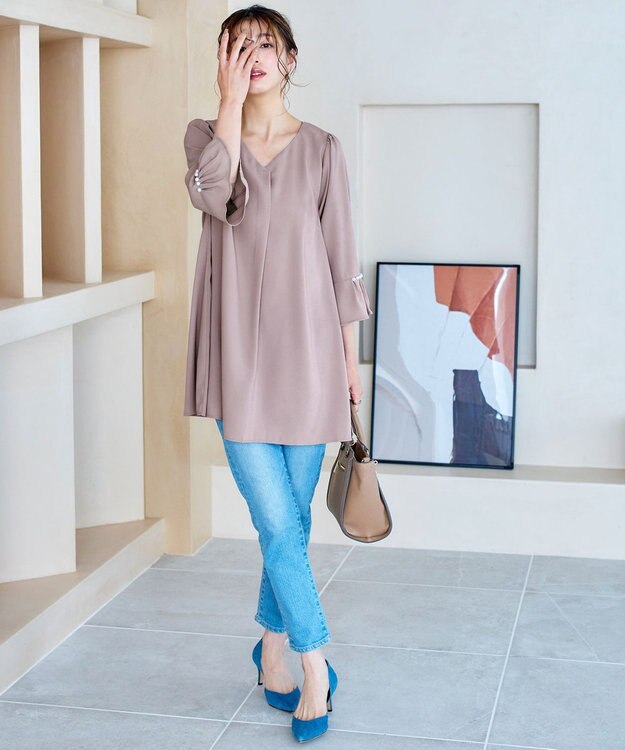 Tiaclasse 【洗える】タックフレアパール付き袖チュニックブラウス グレージュ