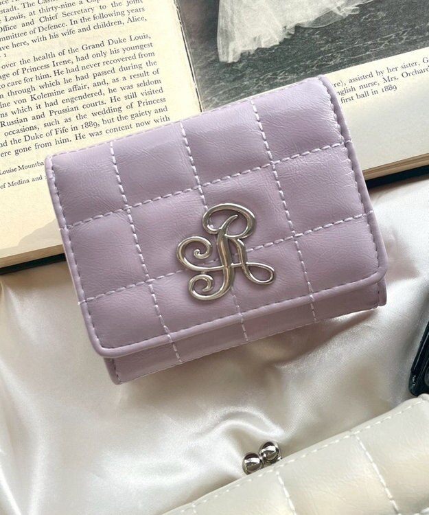 WEGO イニシャルパーツキルティングガマ口ウォレット ライトパープル