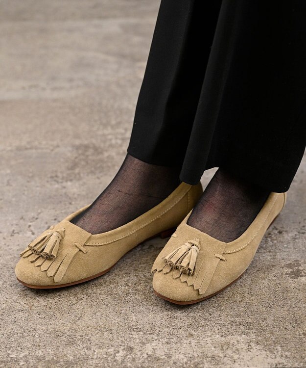 APOM キルトタッセルフラット15 ベージュスエード