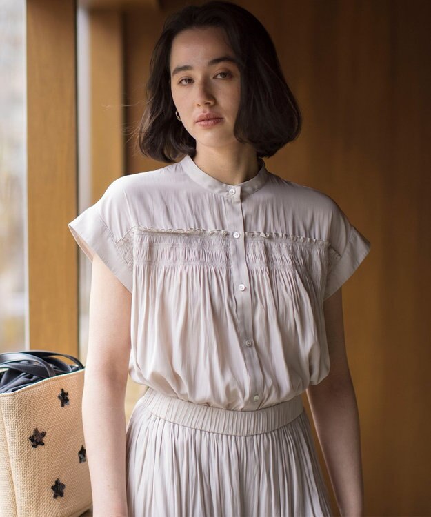 組曲 L ギャザーライトデシンシャーリング ブラウス アイボリー系