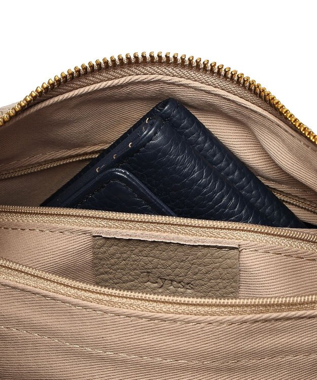 style code 【ペットボトル収納可能】[Lyrss/リルス] 牛革 ショルダーバッグ グレージュ