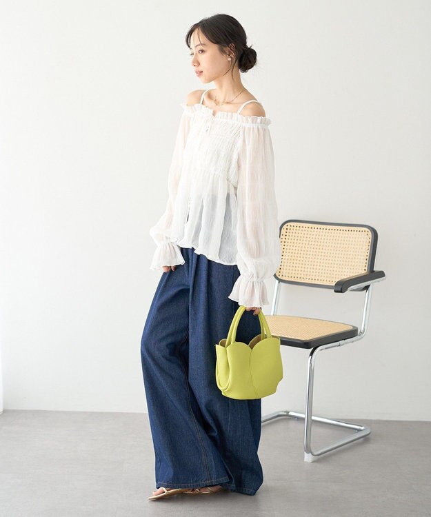 earth music&ecology シャーリングフリルオフショルブラウス Off White