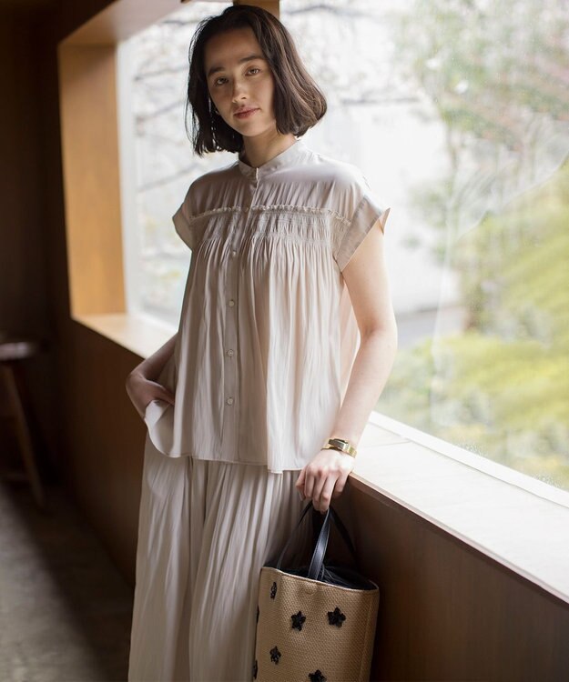 組曲 L ギャザーライトデシンシャーリング ブラウス アイボリー系