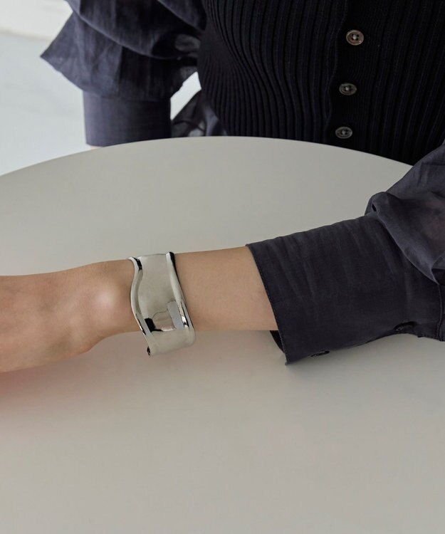 Phoebe アークカフワイドバングル　シルバー シルバー