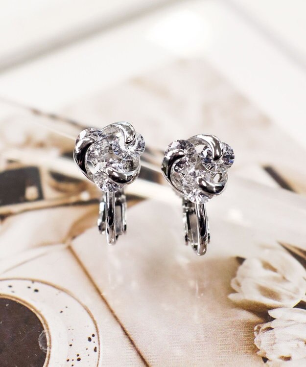 Tiaclasse 【安田美沙子さん着用・金属アレルギー対応】スウィングストーンピアス/イヤリング イヤリング：シルバー