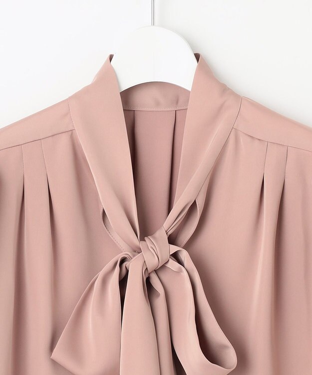 Feroux 【洗える】サテンボウタイ ブラウス ピンク系