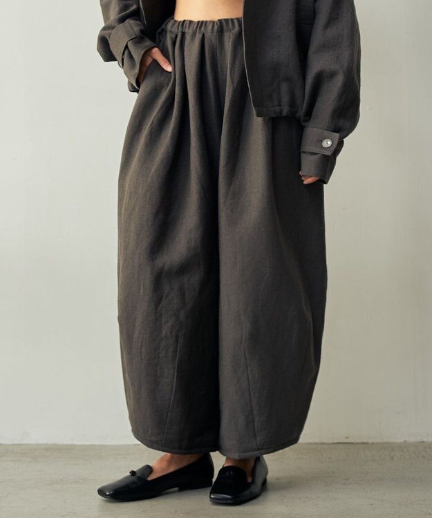 muuc リネンウールの裾タックワイドパンツ ブラウン