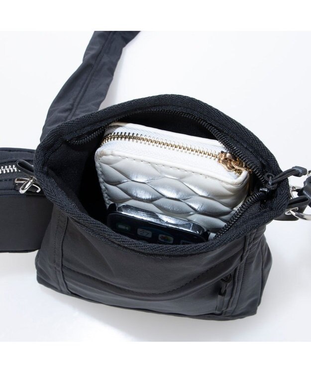 UNBILLION カシュカシュ cachecache / ミニポーチ付きギャザーショルダーナイロンバッグ ブラック