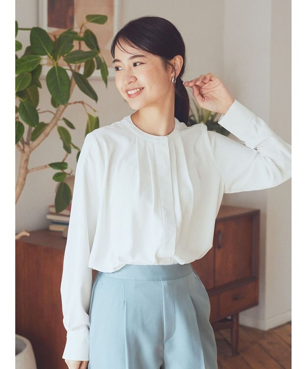 earth music&ecology ノーカラーフロントタックブラウス Off White