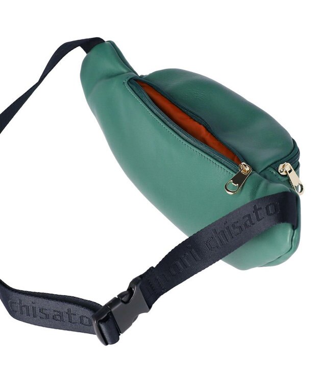 tsumori chisato CARRY ライトラム ボディバッグ　軽くてシンプル　しっとりとした手触りの羊革　サコッシュ　ウエストポーチ グリーン