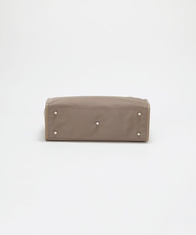 TOPKAPI 【Breath TOPKAPI】PRIM プリム ナイロン スクエア トートバッグ チャーム付き　A4 / 軽量 グレージュ