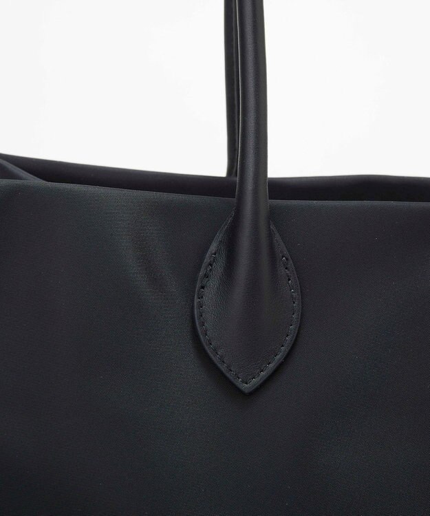 TOPKAPI 【Breath TOPKAPI】PRIM プリム ナイロン スクエア トートバッグ チャーム付き　A4 / 軽量 ブラック