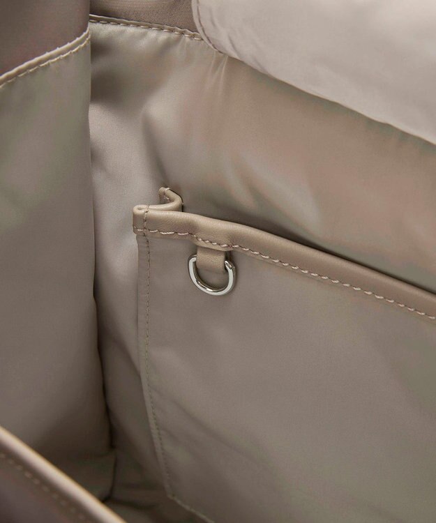 TOPKAPI 【Breath TOPKAPI】PRIM プリム ナイロン スクエア トートバッグ チャーム付き　A4 / 軽量 グレージュ