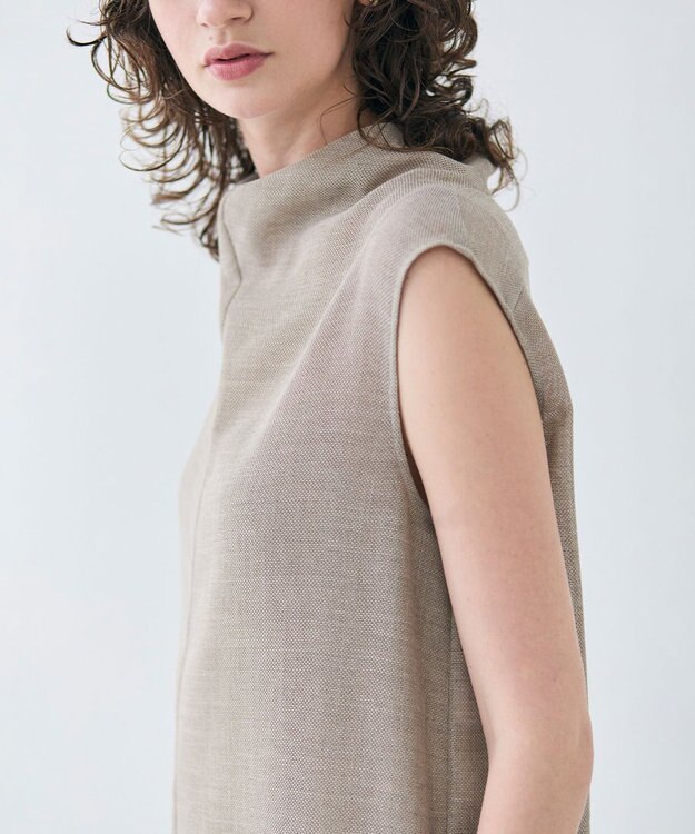 BEIGE， 【洗える・吸水速乾・防シワ・eclat 7・8月号掲載】LIATRIS / オフタートルノースリーブワンピース Flax