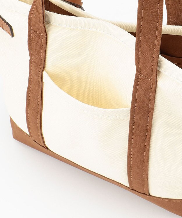 23区 チャーム付き キャンバス トートバッグ ダークブラウン系1