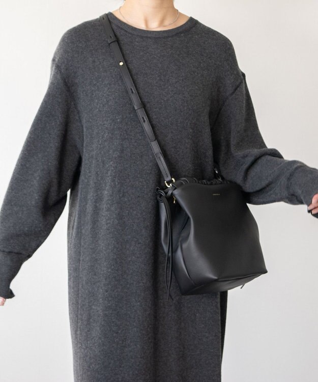 INTER-CHAUSSURES 【LORISTELLA】ソフトレザー巾着バッグ ブラック