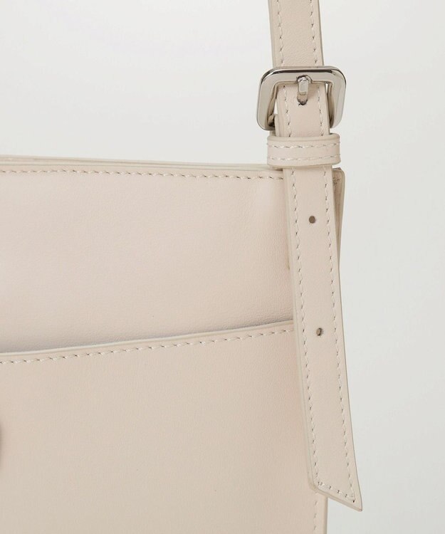 TOPKAPI 【TREASURE TOPKAPI】ベルトデザイン レザー フラット ショルダーバッグ ホワイト