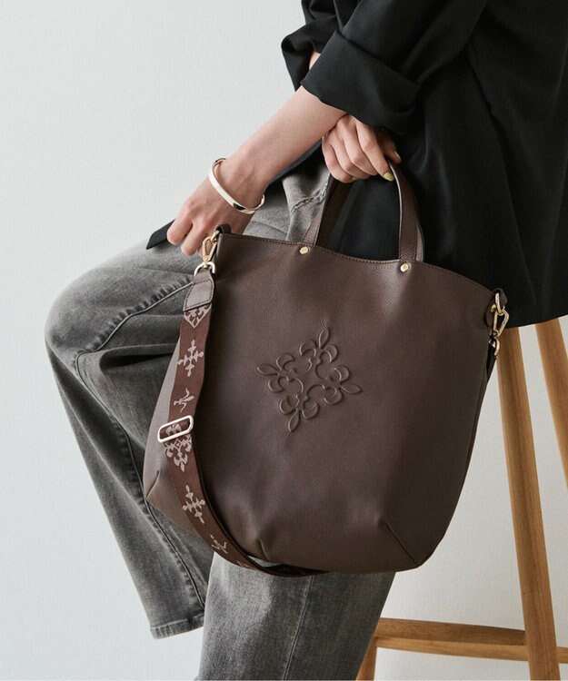 russet エンボスモノグラム ソフトレザー 2WAYトートバッグ(CE-1611) D.Brown