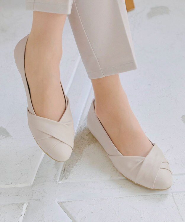 Tiaclasse 【安田美沙子さん/小倉優子さん着用】捻りデザインパンプス アイボリー