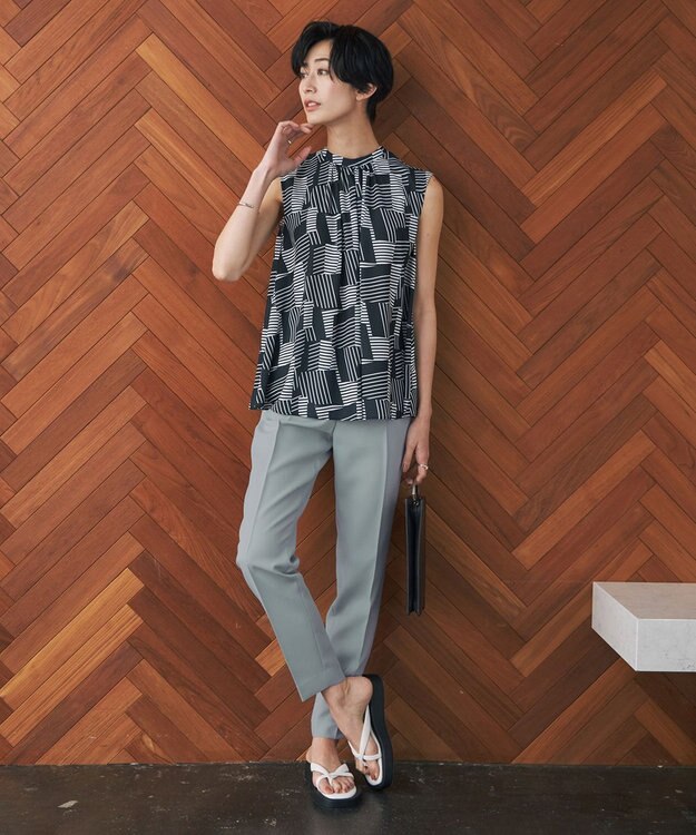 ICB 【WEB限定カラーあり】 Back Satin Amunzen ノースリーブブラウス ブラック系柄