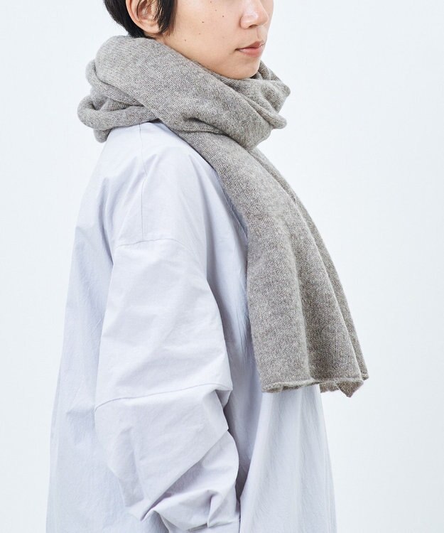 AND WOOL 〈上質な素材と手仕事から生まれた優しいニット〉ヤクの糸を編んだ大判ストール グレー