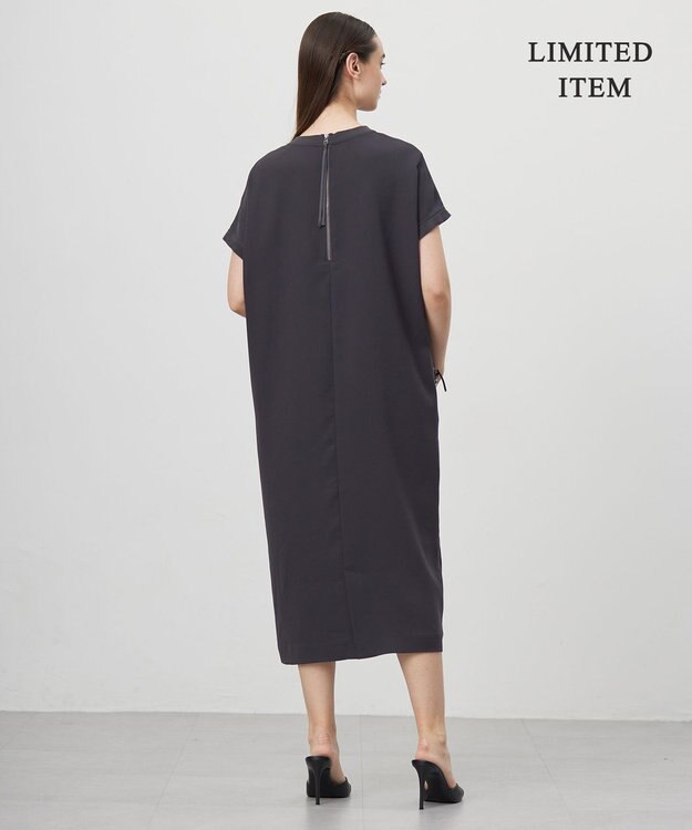 ICB L 【WEB限定・接触冷感・UVケア・速乾・防シワ・洗える】 FluidBackSatin  ワンピース チャコール系［WEB限定］