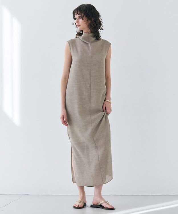BEIGE， 【洗える・吸水速乾・防シワ・eclat 7・8月号掲載】LIATRIS / オフタートルノースリーブワンピース Flax