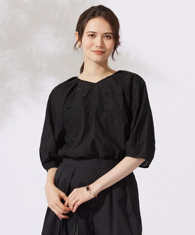 自由区 【カタログ掲載・洗える】エンブロイダリーローン ブラウス ブラック