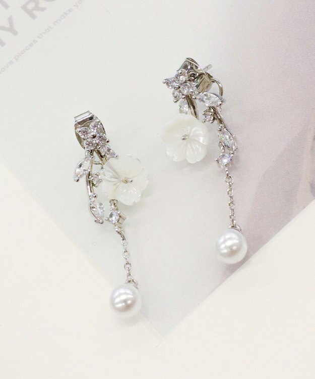 Tiaclasse 【金属アレルギー対応】 シアーフラワードロップピアス シルバー