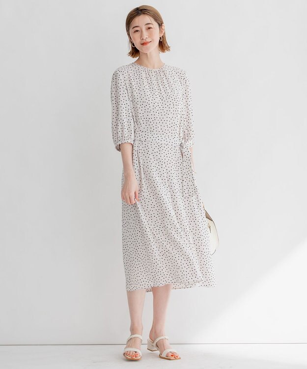 23区 【洗える】バックサテンアムンゼン ドットプリント ワンピース ベージュ×ブラックドット