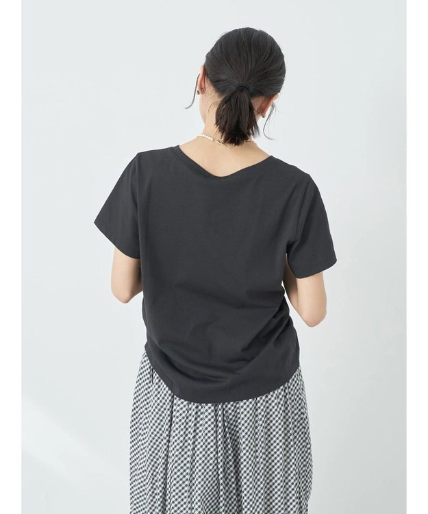 earth music&ecology ＶネックＴシャツ（汗じみ防止） Off White