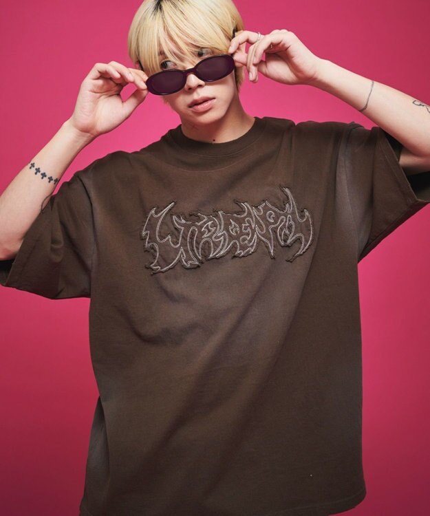 WEGO 【ユニセックス着用ITEM】ダメージアップリケグラフィックT（SS） ブラウン