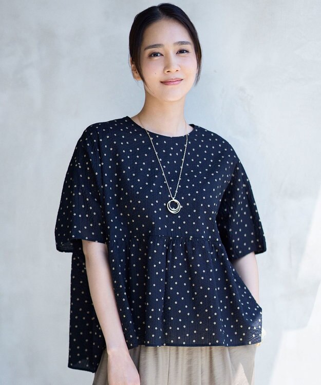 自由区 【WEB&一部店舗限定・サラリ触感】コットンサッカープリント ブラウス ブラック×ブラウン