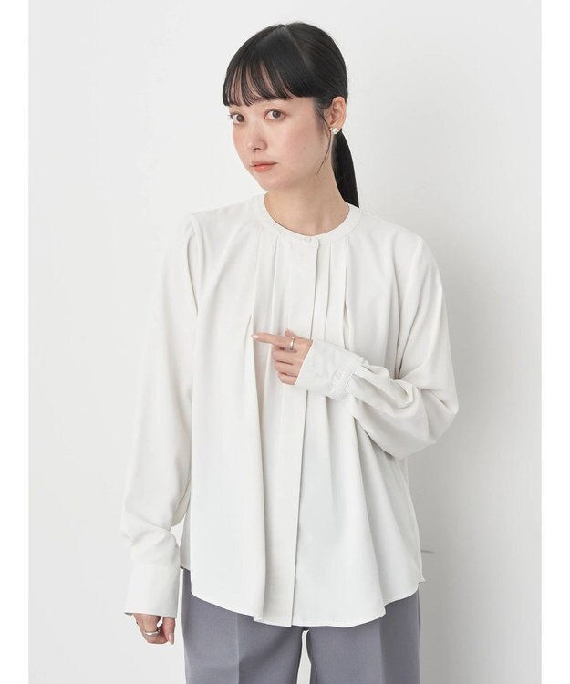 earth music&ecology ノーカラーフロントタックブラウス Off White