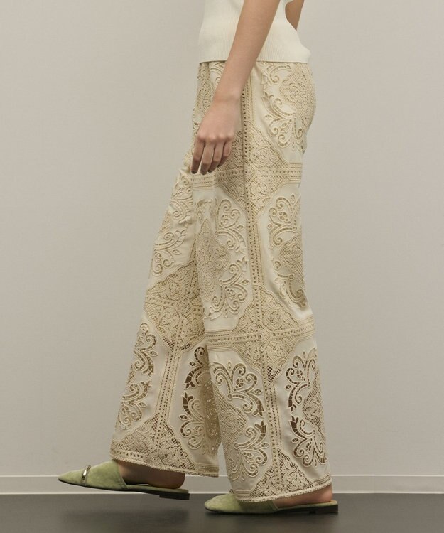 GRACE CONTINENTAL パネル刺繍パンツ キナリ