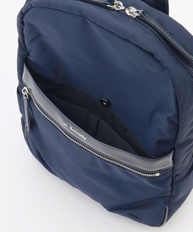 LA BAGAGERIE エナメルアクセントリュックサック ネイビー