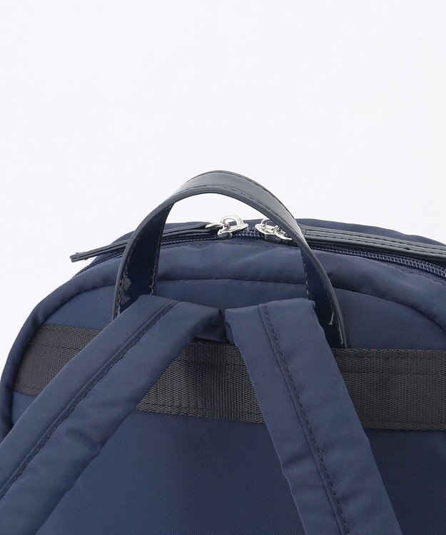 LA BAGAGERIE エナメルアクセントリュックサック ネイビー