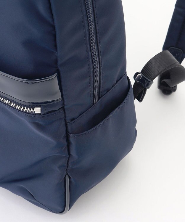 LA BAGAGERIE エナメルアクセントリュックサック ネイビー