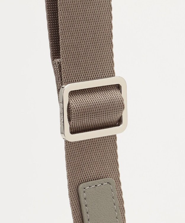 Y'SACCS リサイクルナイロン×カウレザー ラップポシェット グレージュ