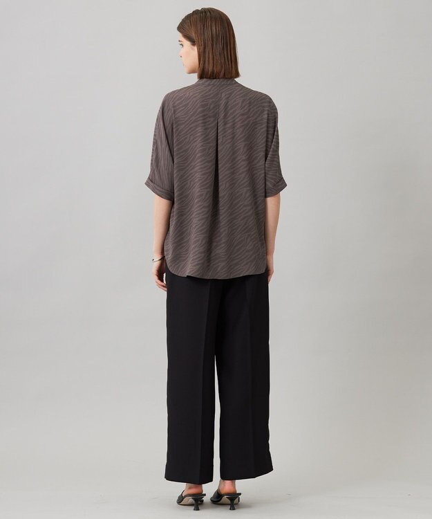 ICB L 【人気のため新色追加・接触冷感・UVケア・速乾・洗える】BackSatinAmunzen 5分袖バンドカラーブラウス ゼブラ［ブラウン］系