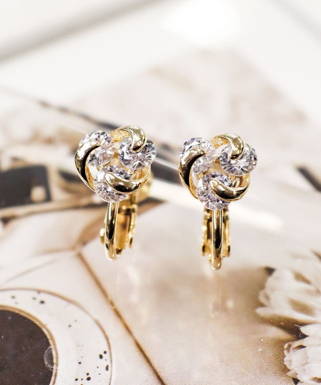 Tiaclasse 【安田美沙子さん着用・金属アレルギー対応】スウィングストーンピアス/イヤリング イヤリング：ゴールド