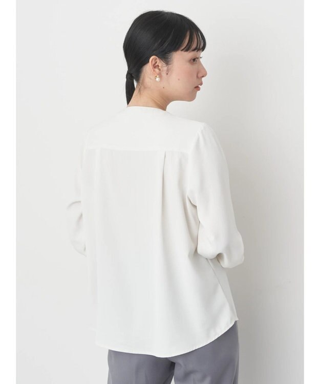 earth music&ecology ノーカラーフロントタックブラウス Off White
