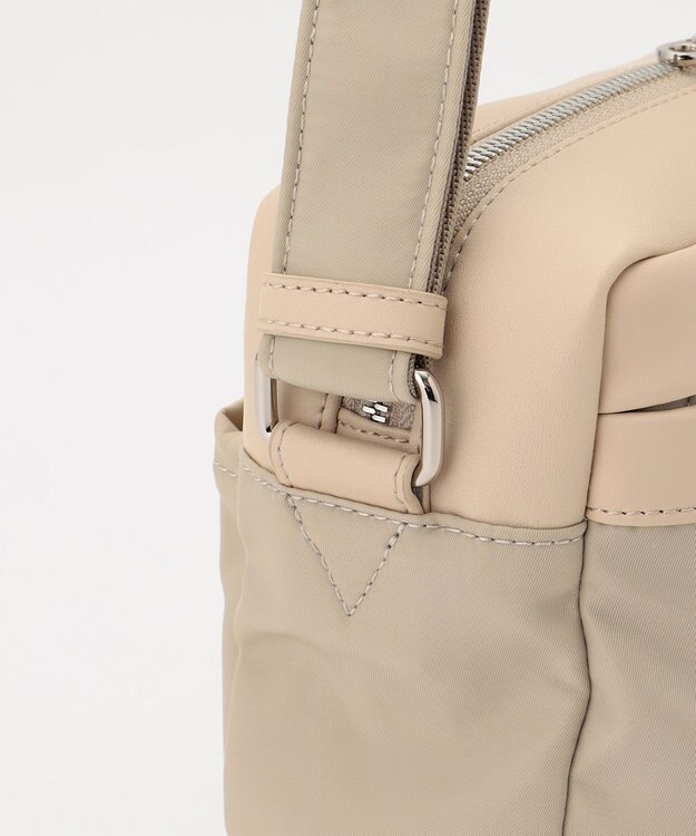 Y'SACCS ブロックモチーフショルダー アイボリー