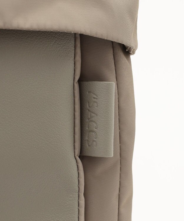 Y'SACCS リサイクルナイロン×カウレザー ラップポシェット グレージュ