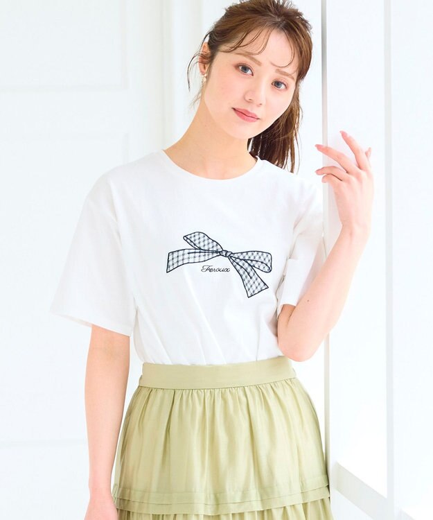 Feroux 【洗える】リボン刺繍 Tシャツ ホワイト系