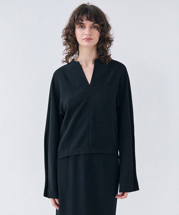 BEIGE， 【洗える】RUE / スリットネックフォルムブラウス Black