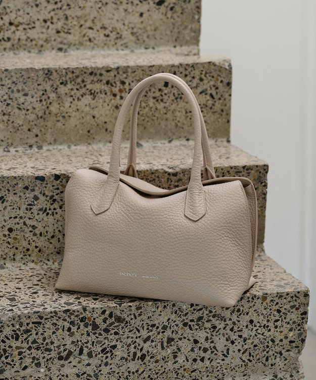 IACUCCI ＜GISELe12月号掲載＞ラーナ M ALCE グレージュ