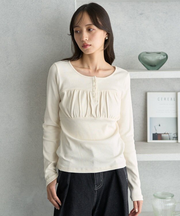 earth music&ecology 切替ギャザーコンパクトカットプルオーバー Off White