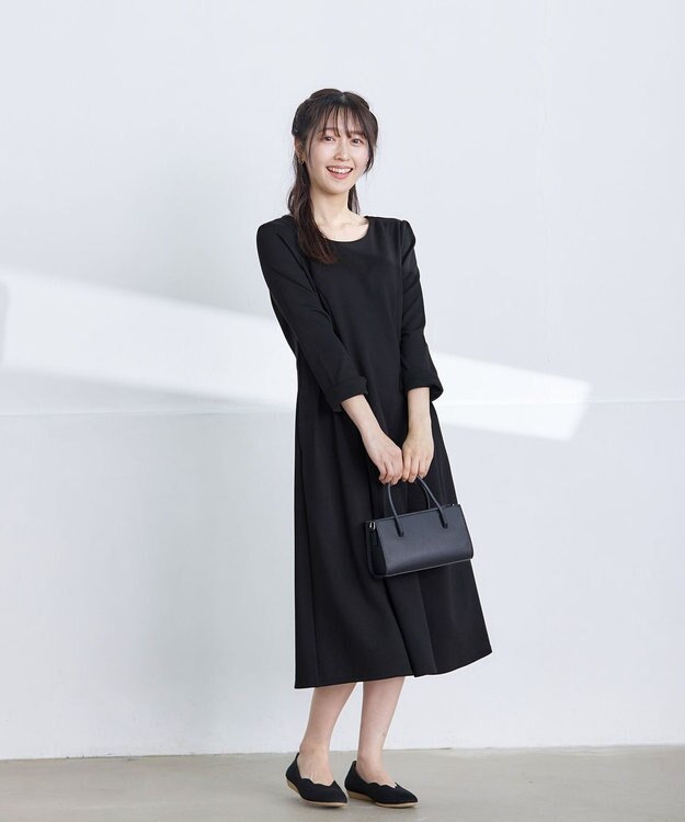 Tiaclasse 【UVカット・吸水速乾】 “きれい見え” カットソータックフレアワンピース ブラック