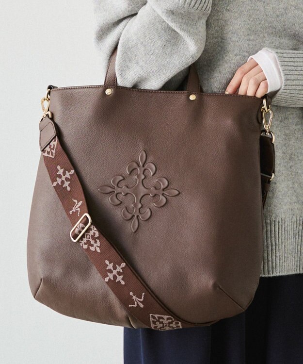 russet エンボスモノグラム ソフトレザー 2WAYトートバッグ(CE-1611) D.Brown